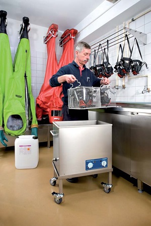 Czyszczenie masek ochronnych myjką ultradźwiękową Sonorex